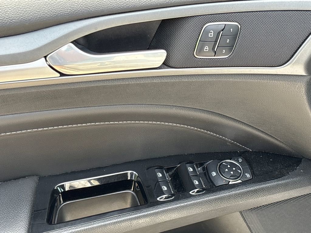 Used 2015 Ford Fusion Energi Titanium w/ Driver Assist Package FWD image 17