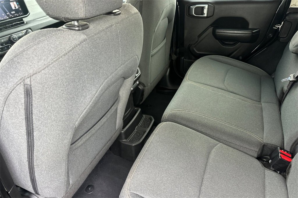 Used 2024 Jeep Wrangler Unlimited image 15