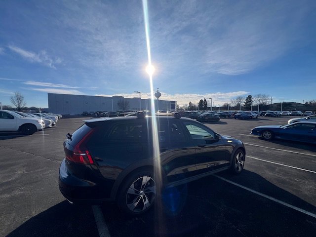 Used 2020 Volvo V60 T5 Cross Country w/ Protection Package Premier image 4