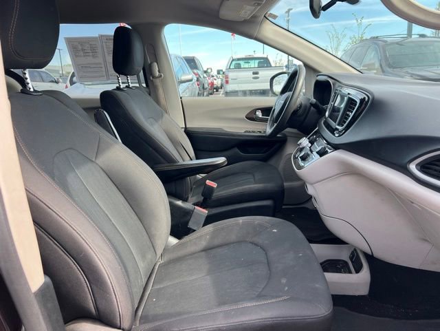 Used 2018 Chrysler Pacifica LX FWD image 11