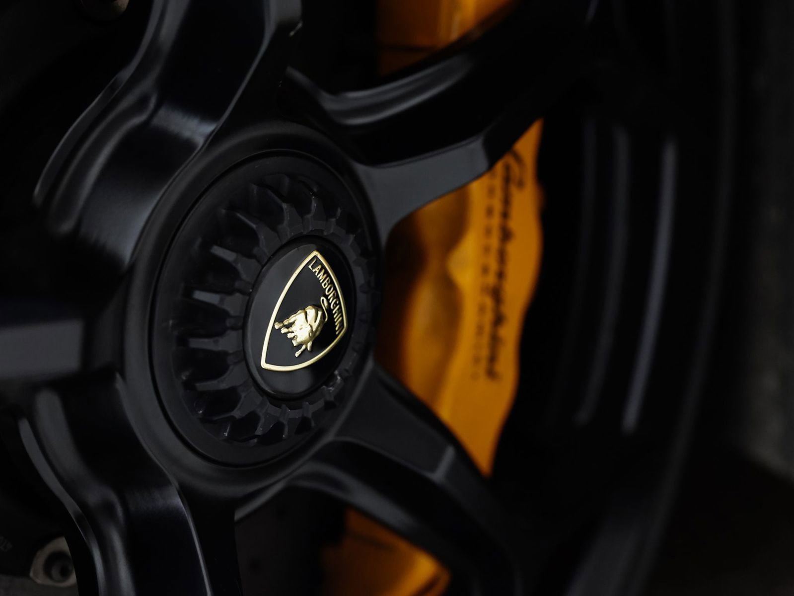 Used 2020 Lamborghini Huracan EVO image 22