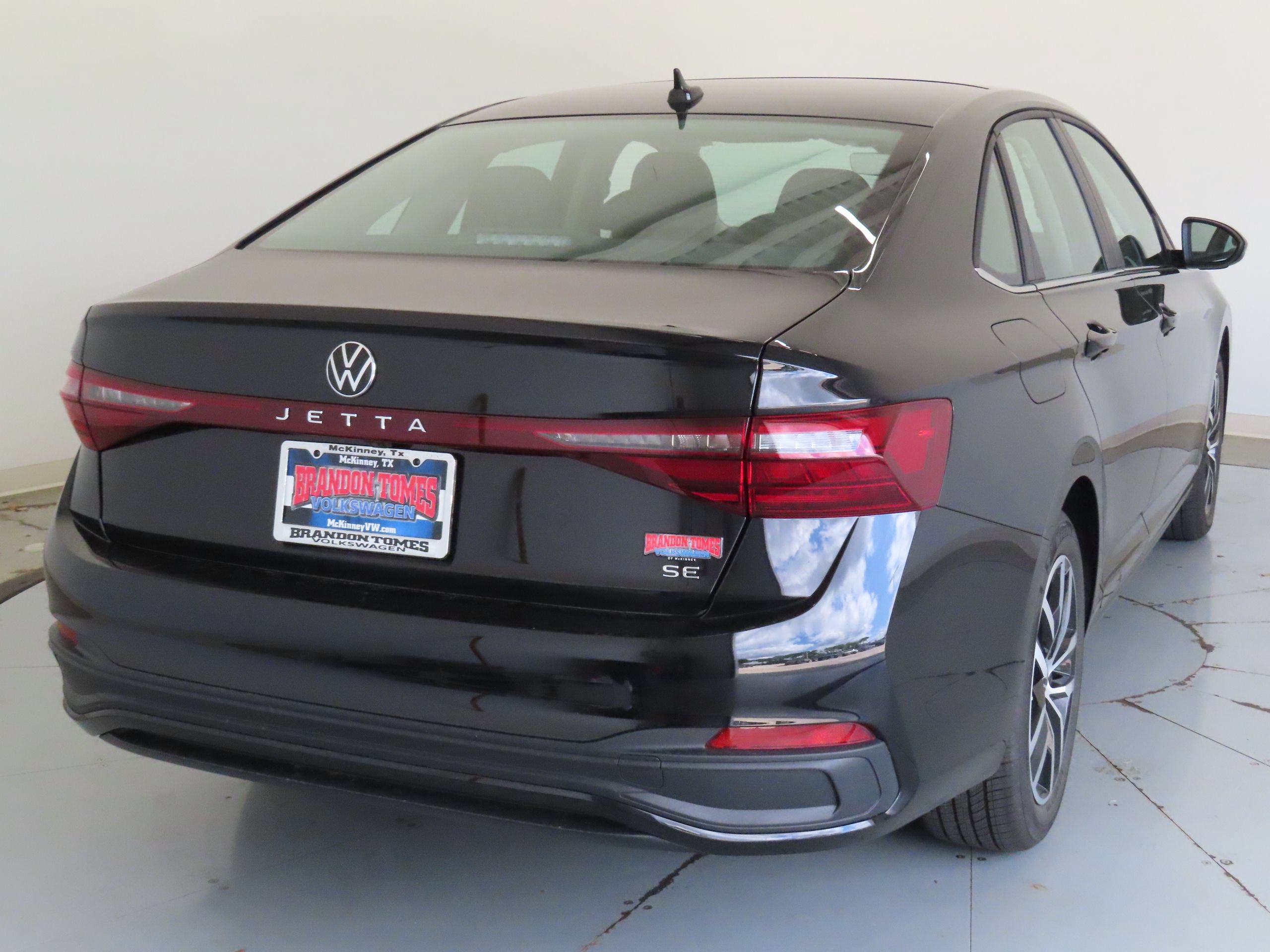 New 2026 Volkswagen Jetta SE FWD image 3
