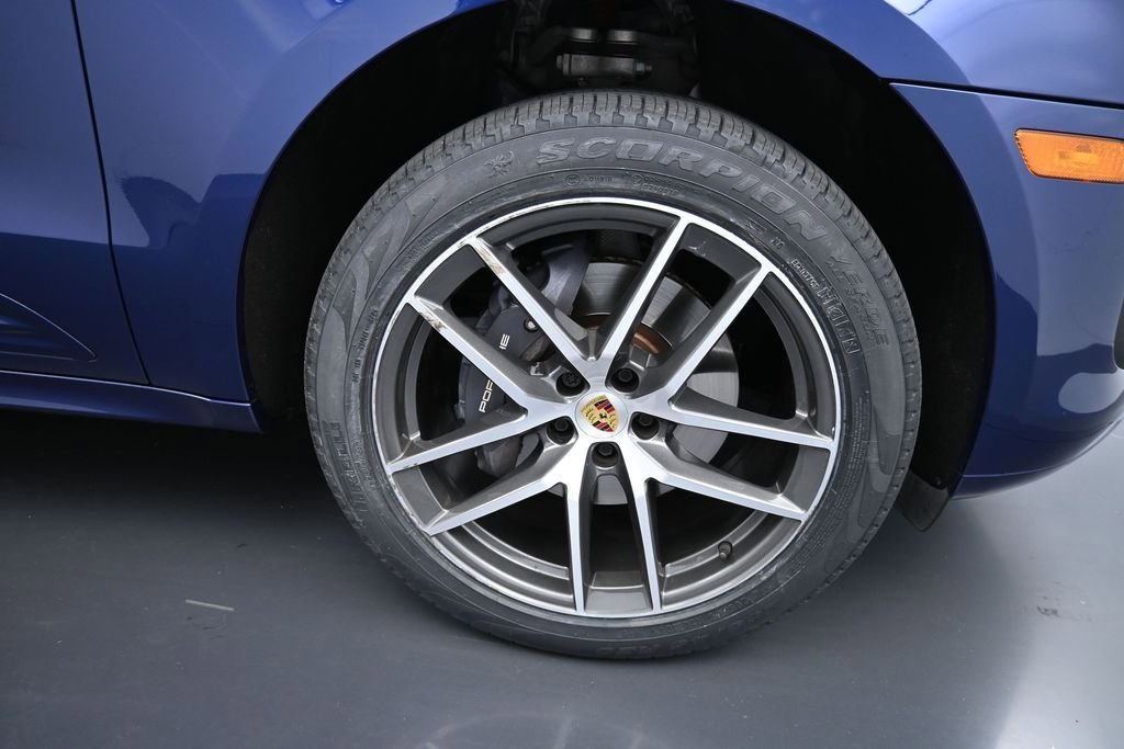 Certified 2024 Porsche Macan AWD/4WD image 31