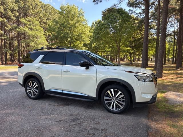 Used 2022 Nissan Pathfinder Platinum w/ Lighting Package (N93) AWD/4WD image 2