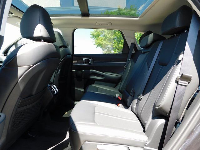 Used 2025 Kia Sorento S w/ Panoramic Sunroof Package image 16