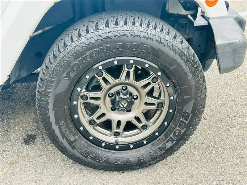 Used 2015 Jeep Wrangler Unlimited Sahara AWD/4WD image 30
