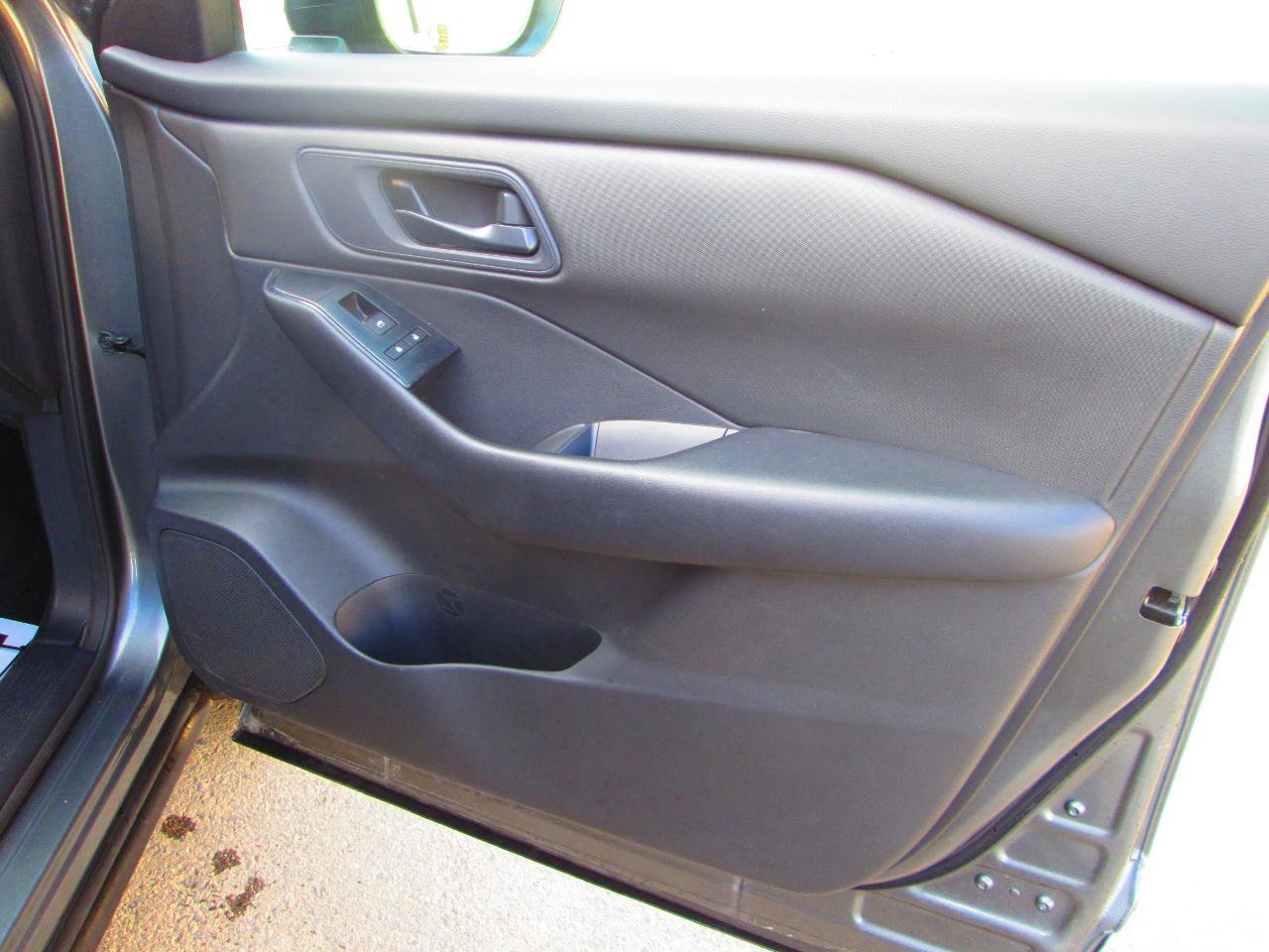 Used 2024 Nissan Rogue S AWD/4WD image 10