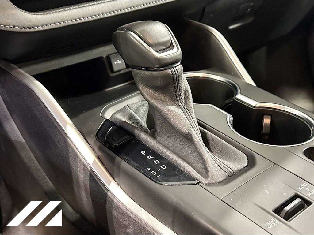 Used 2020 Toyota Highlander XLE image 19