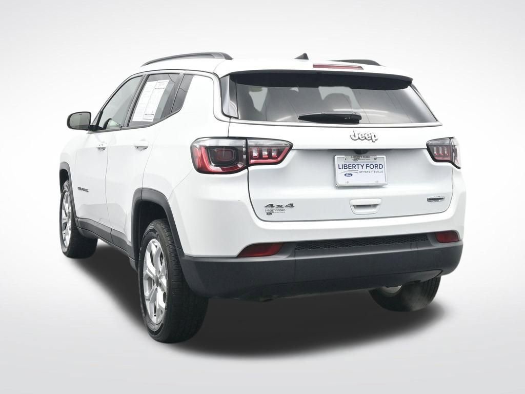 Used 2025 Jeep Compass Latitude image 9