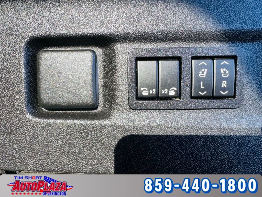 Used 2022 Chevrolet Suburban LT w/ Luxury Package image 48