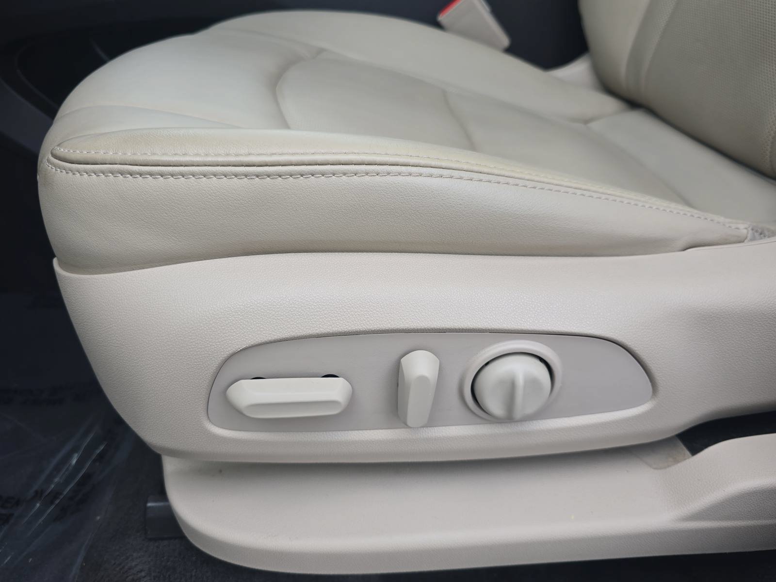 Used 2019 Buick Enclave Essence FWD image 30