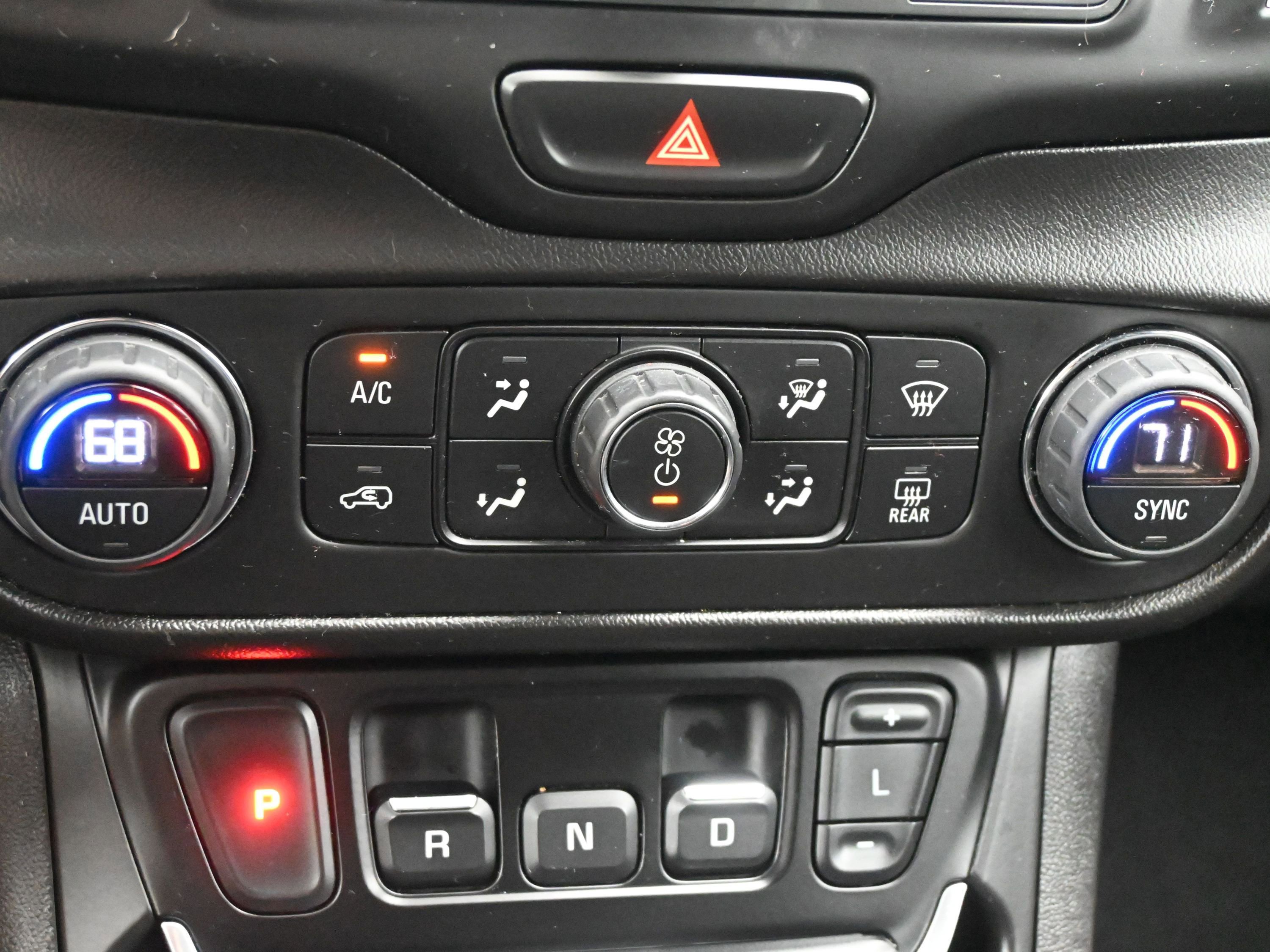 Used 2020 GMC Terrain SLE w/ Driver Convenience Package image 19