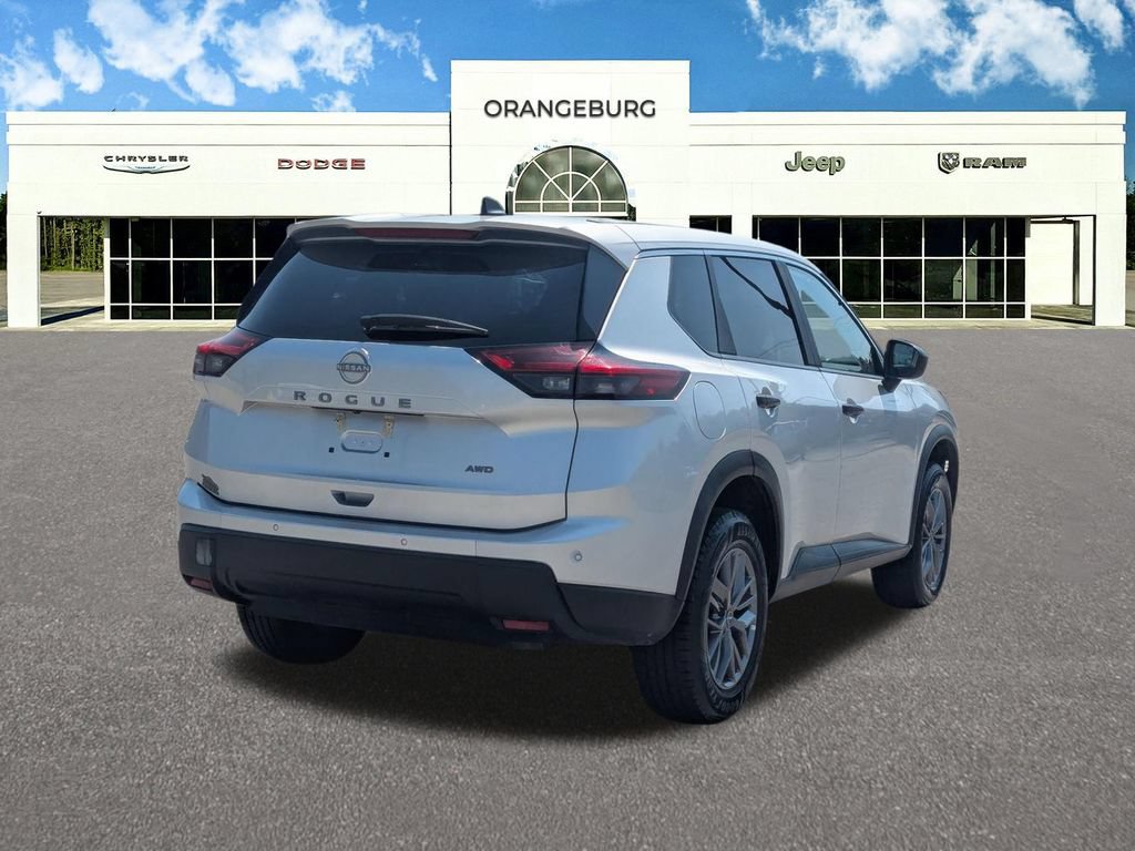 Used 2024 Nissan Rogue S AWD/4WD image 6