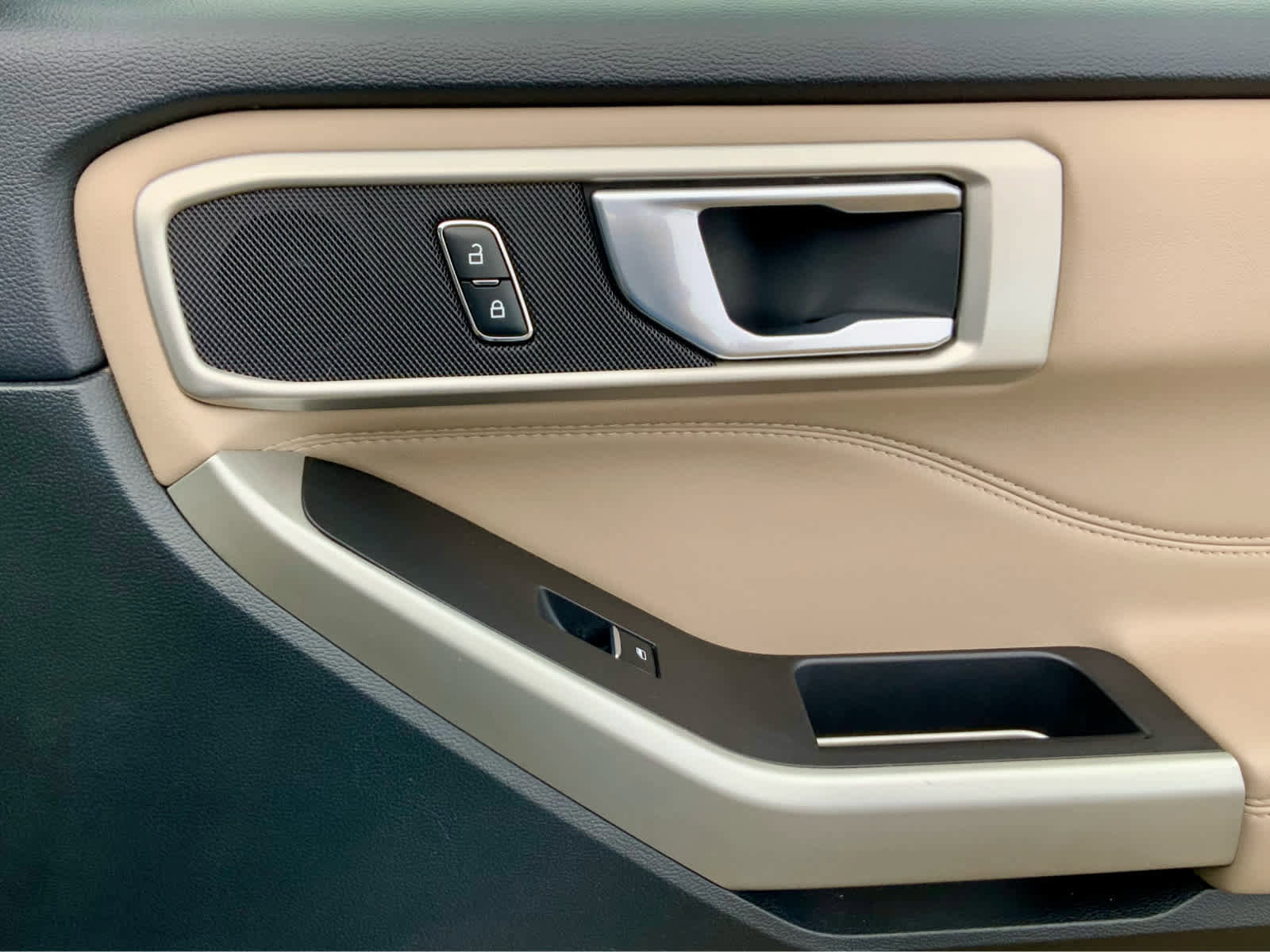 Used 2023 Ford Explorer XLT w/ Equipment Group 202A image 51