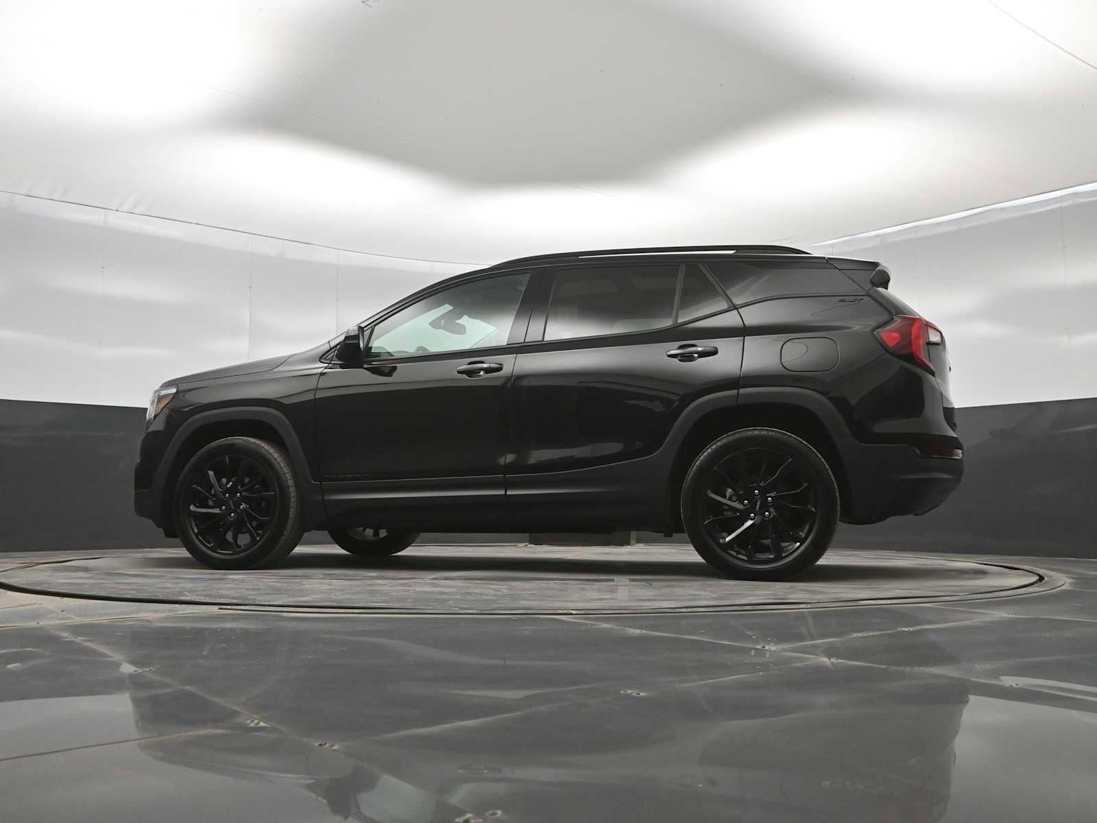 Used 2024 GMC Terrain SLT w/ Tech Package AWD/4WD image 34
