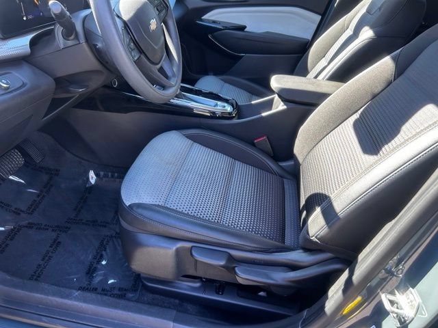 Used 2025 Chevrolet Trax LT FWD image 10