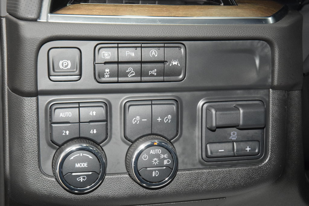 Used 2025 Chevrolet Suburban High Country AWD/4WD image 37