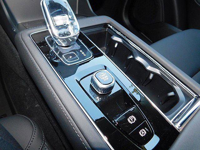 New 2026 Volvo XC90 B6 Plus w/ Protection Package Premier AWD/4WD image 17