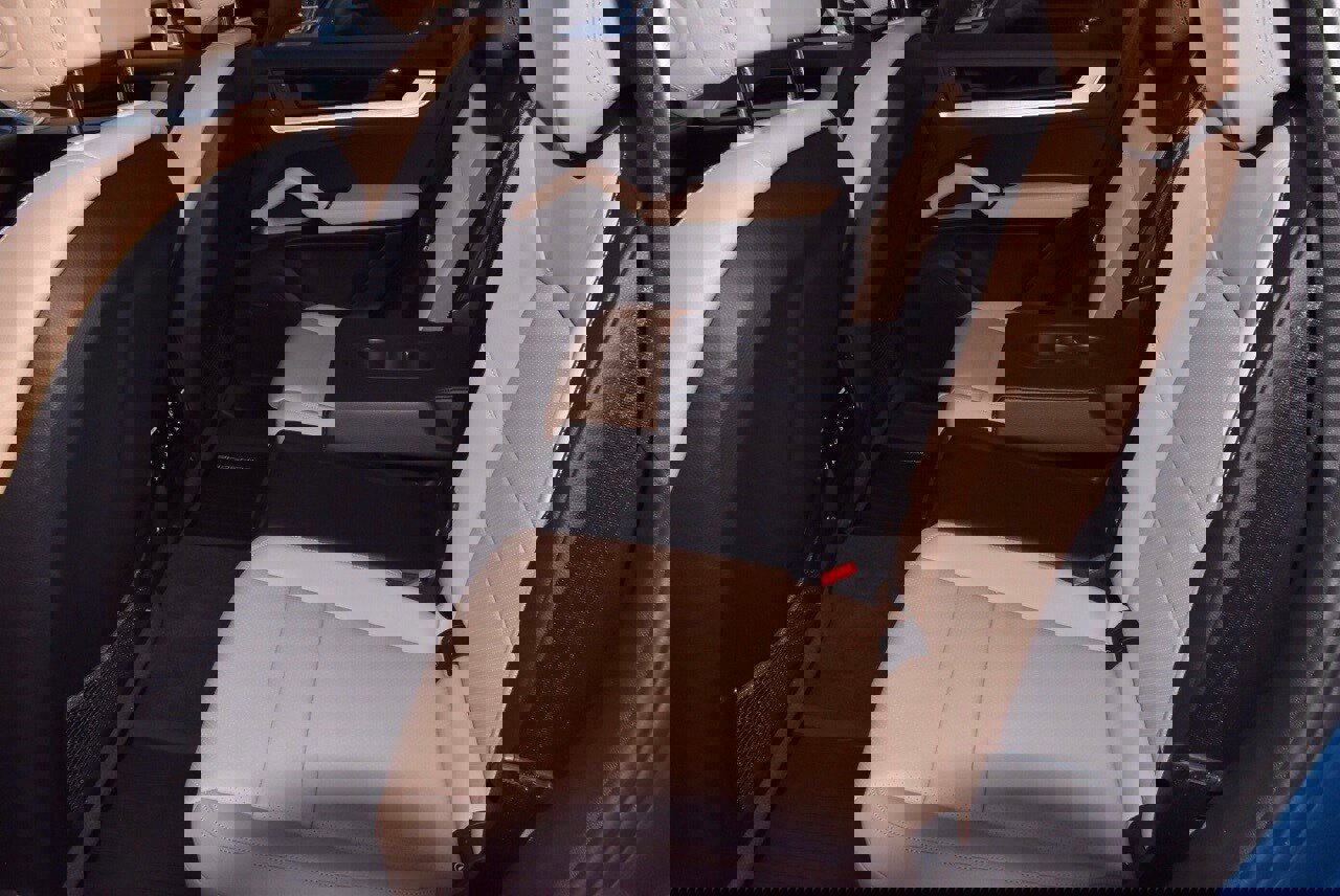 Used 2025 Porsche Cayenne image 14