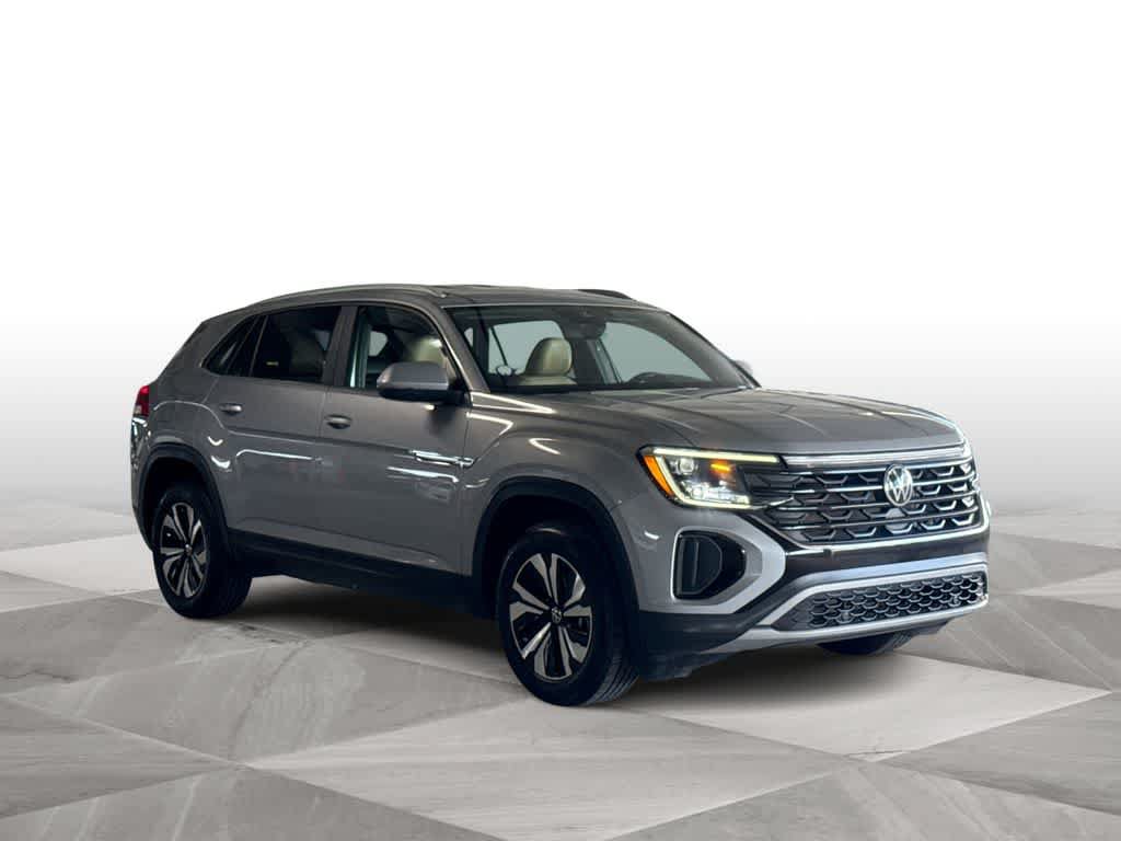 Used 2024 Volkswagen Atlas Cross Sport SE FWD image 2