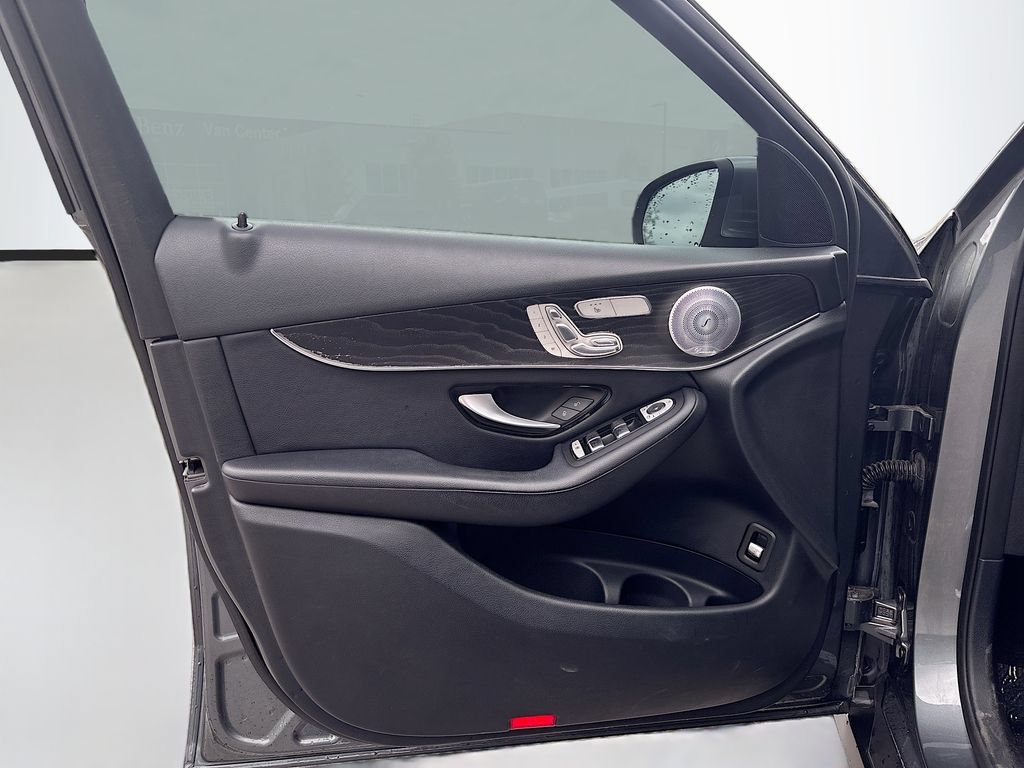 Used 2018 Mercedes-Benz GLC 300 4MATIC w/ Premium Package image 36