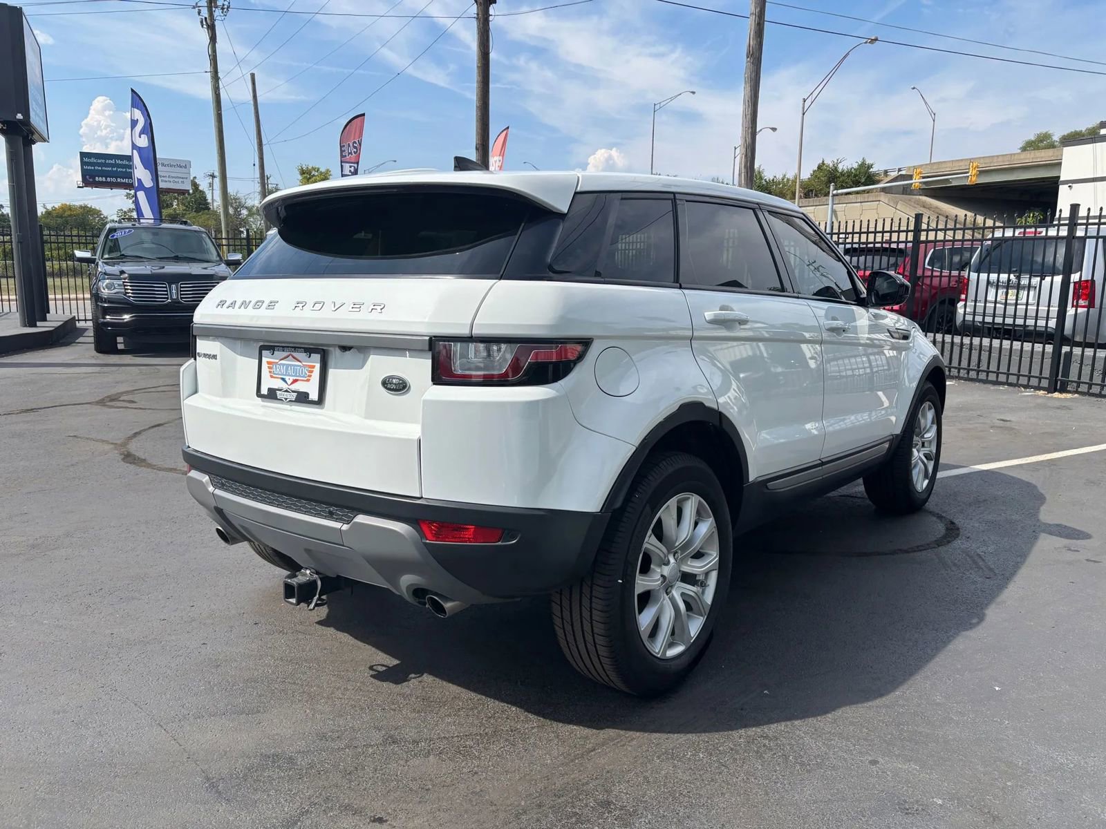Used 2019 Land Rover Range Rover Evoque SE Premium image 10