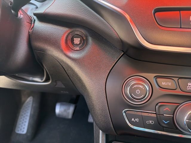 Used 2021 Jeep Cherokee Trailhawk image 25