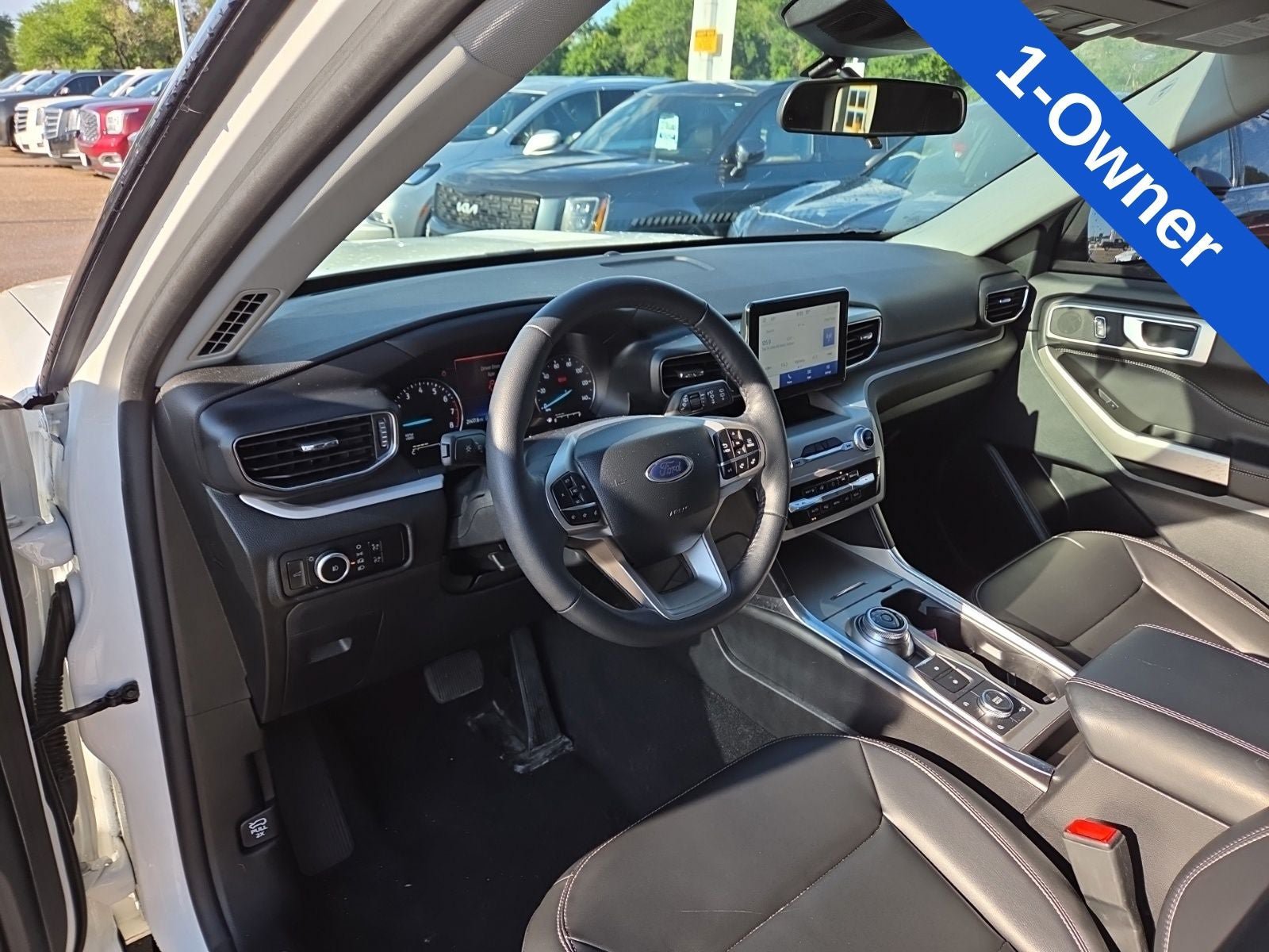 Used 2024 Ford Explorer XLT w/ Equipment Group 202A AWD/4WD image 2