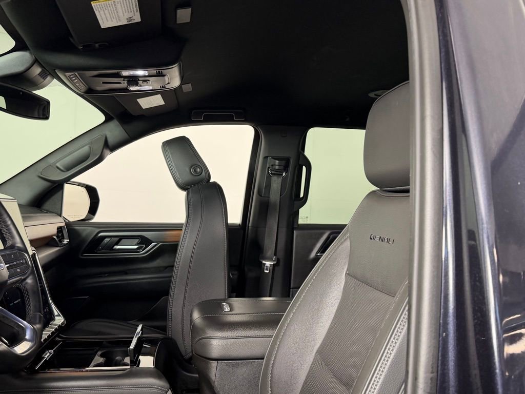 Used 2025 GMC Yukon Denali image 24
