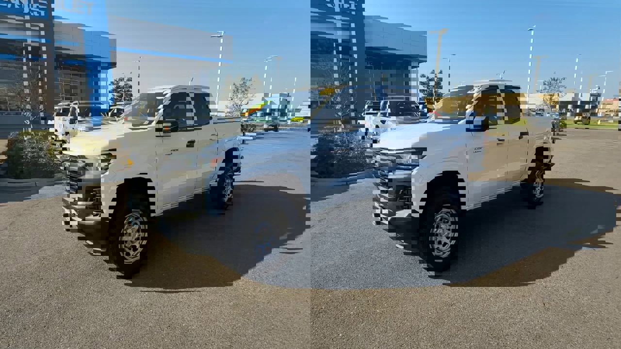 Used 2023 Chevrolet Colorado W/T image 3