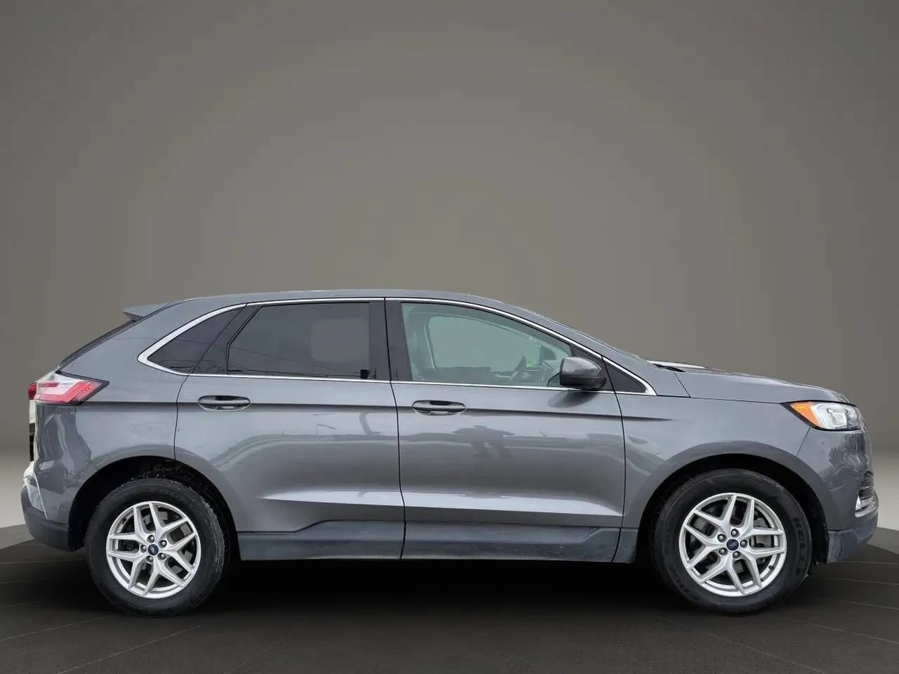 Used 2021 Ford Edge SEL w/ Cargo Accessory Package AWD/4WD image 7