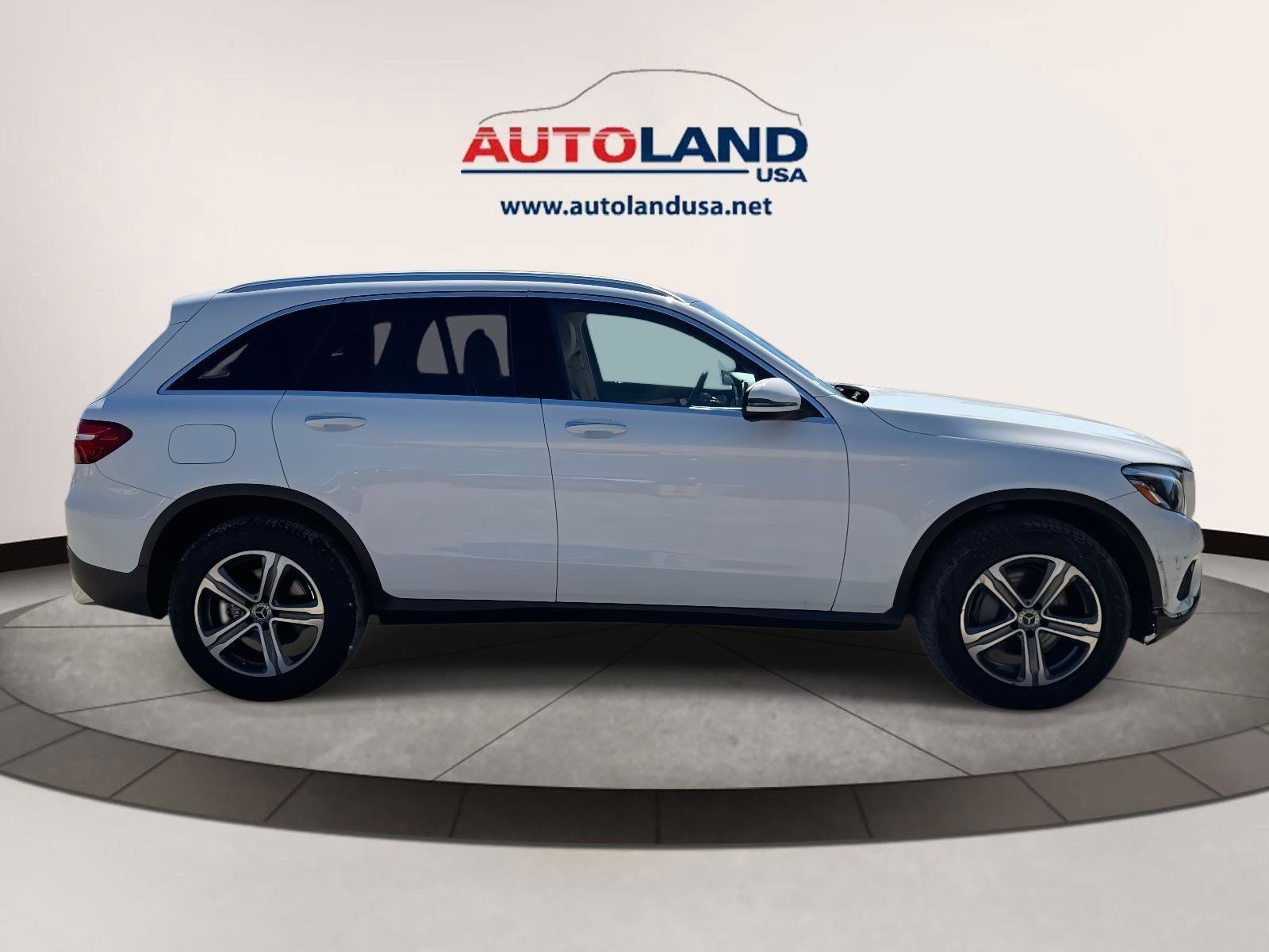 Used 2019 Mercedes-Benz GLC 300 4MATIC image 3