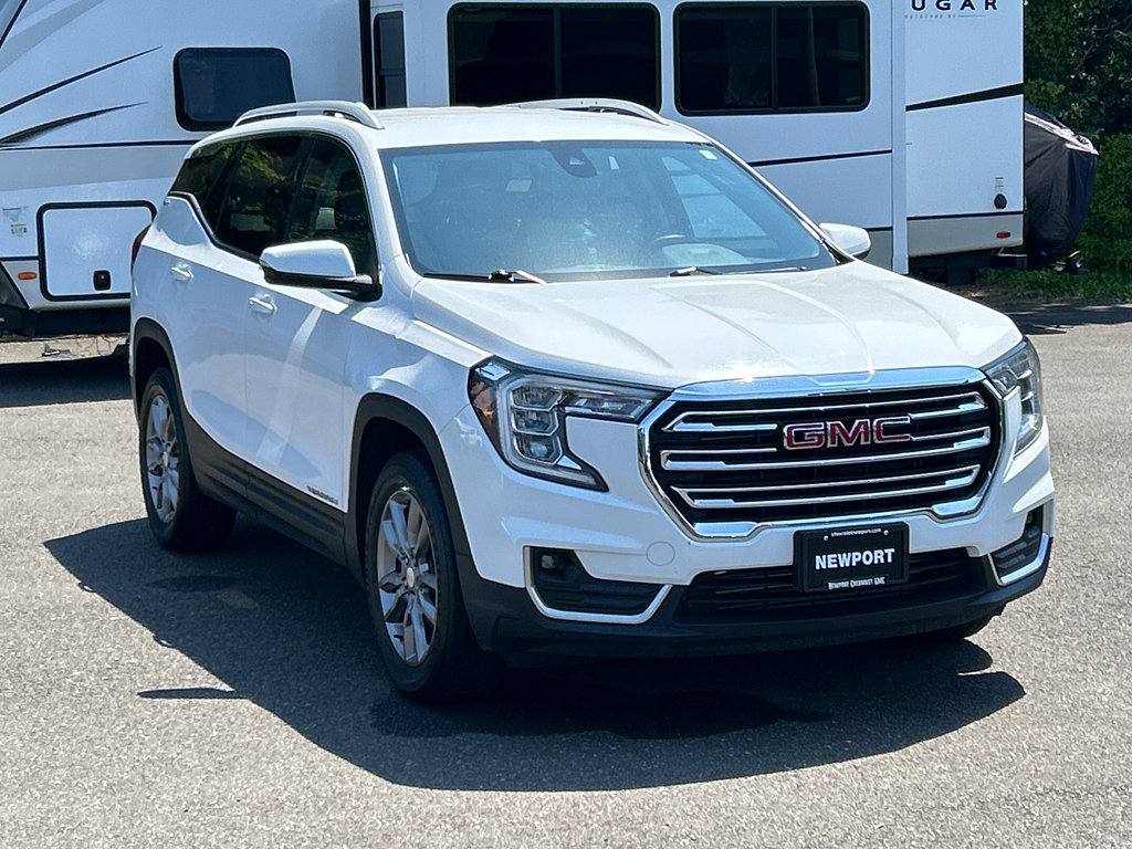 Used 2023 GMC Terrain SLT w/ Infotainment Package II AWD/4WD image 3
