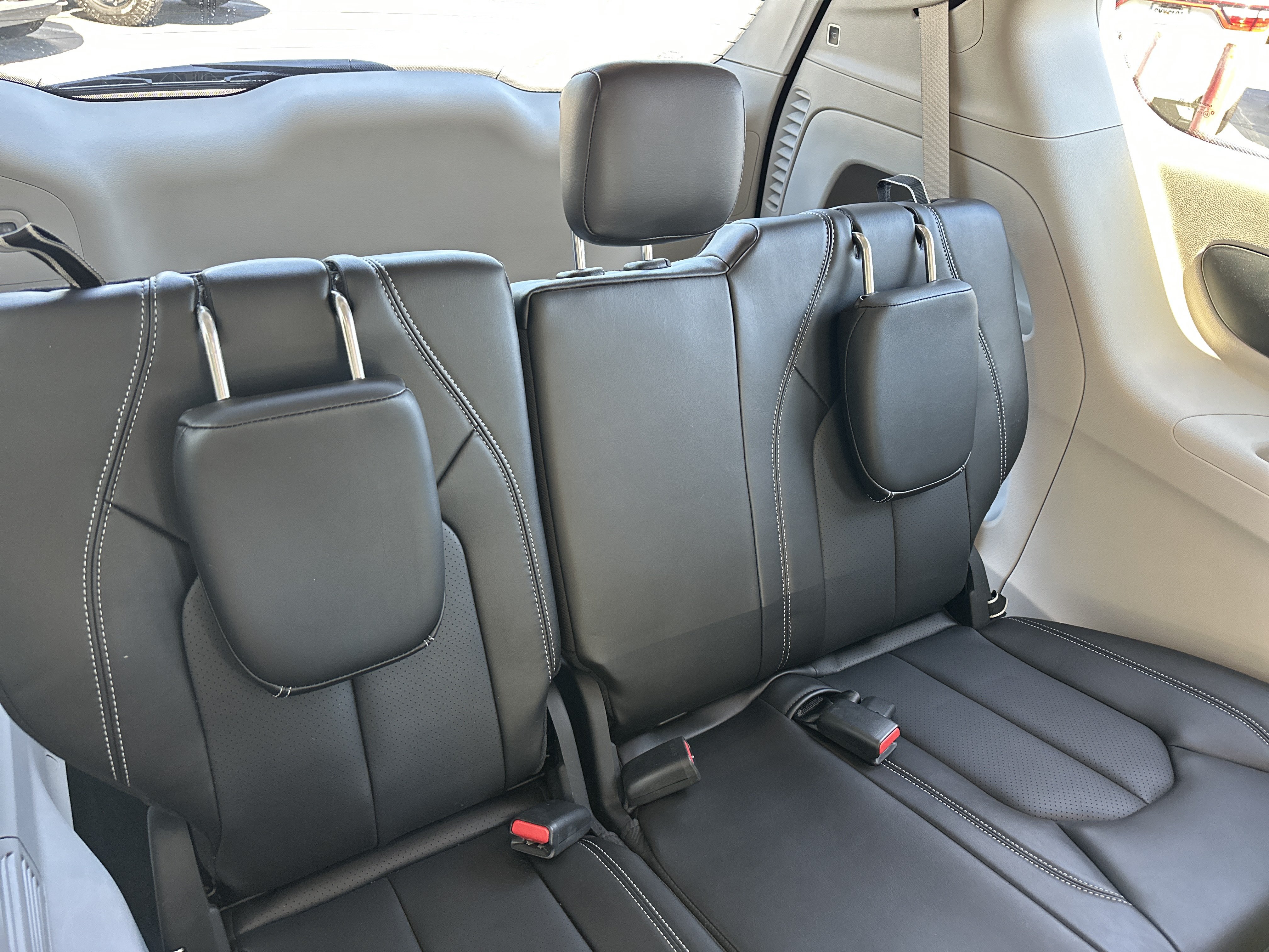 Used 2023 Chrysler Pacifica Touring-L AWD/4WD image 19