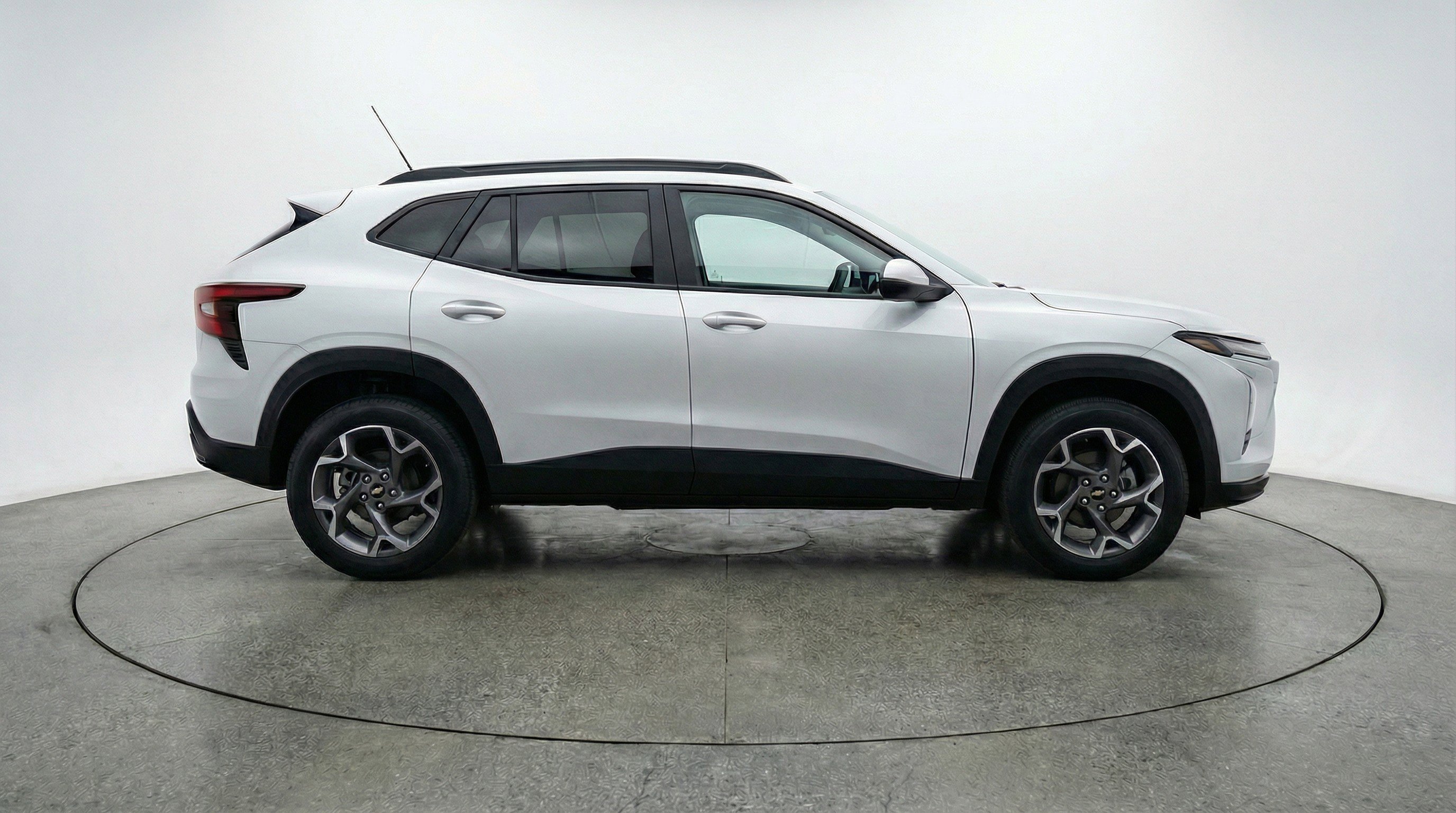 Used 2025 Chevrolet Trax LT image 11