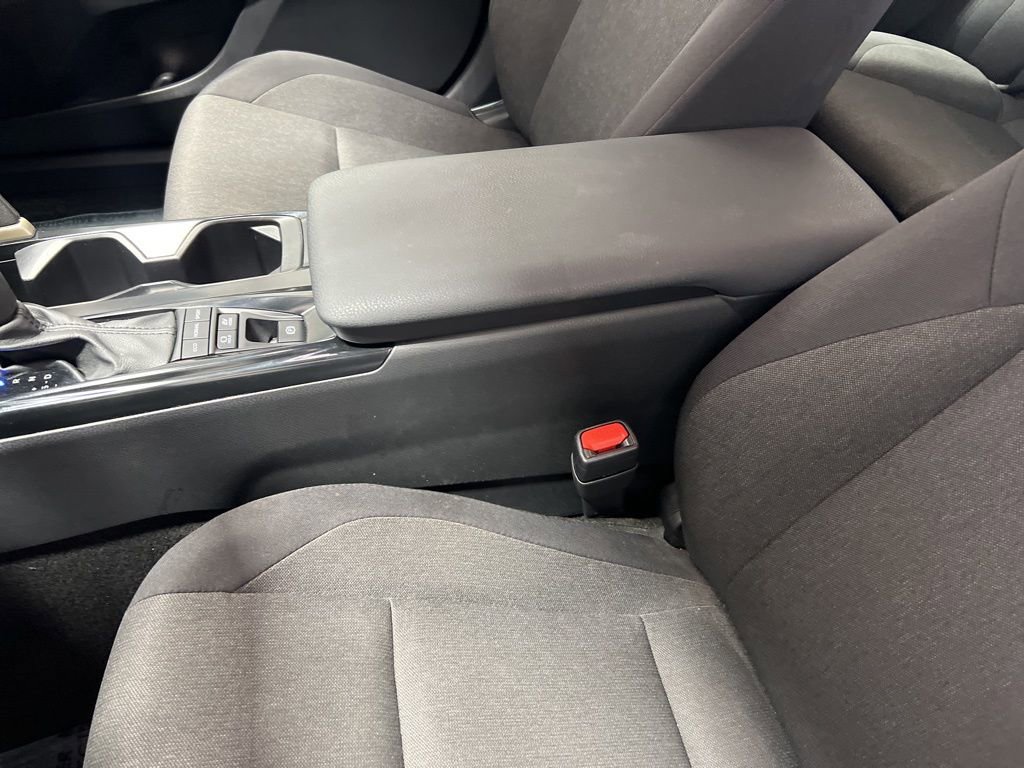 Used 2025 Toyota Camry LE image 32