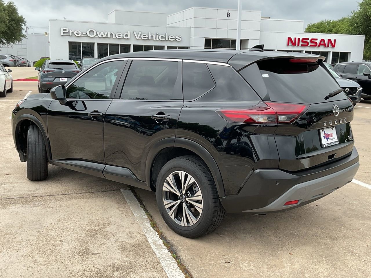 Used 2023 Nissan Rogue SV image 7