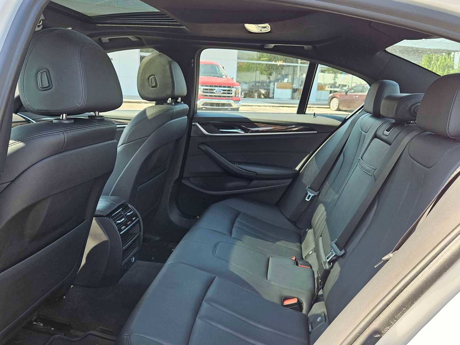 Used 2018 BMW 530i xDrive image 17