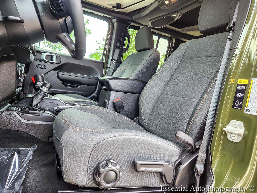 Used 2024 Jeep Wrangler Unlimited w/ Convenience Group AWD/4WD image 8