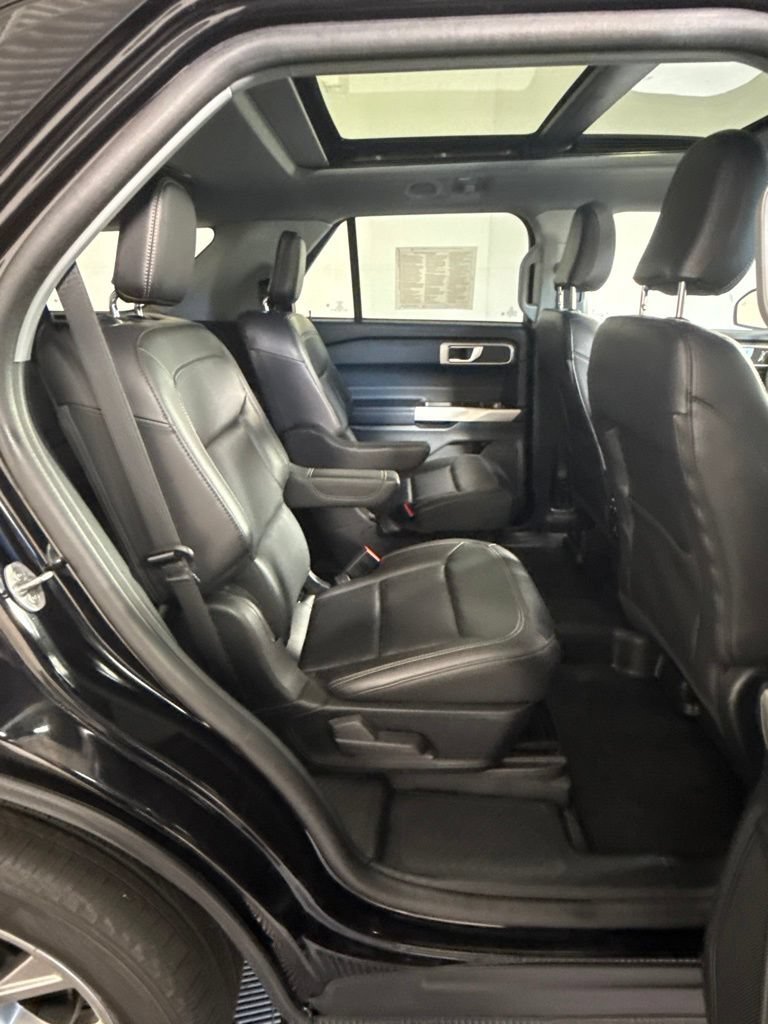 Used 2023 Ford Explorer XLT w/ Equipment Group 202A AWD/4WD image 19