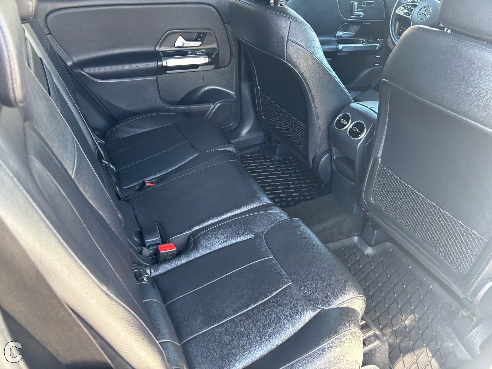 Used 2023 Mercedes-Benz GLB 250 image 28