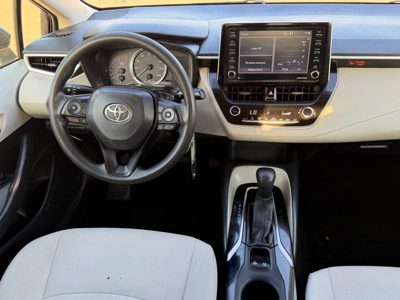 Used 2021 Toyota Corolla LE FWD image 14
