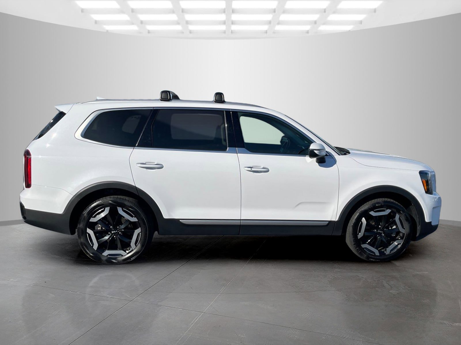 Used 2025 Kia Telluride S AWD/4WD image 3