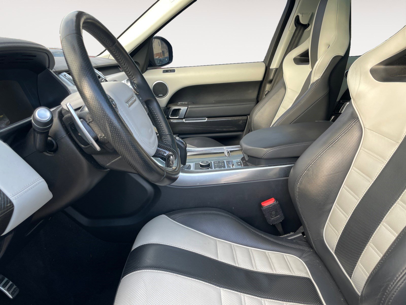 Used 2016 Land Rover Range Rover Sport SVR image 21