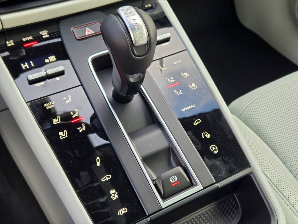 New 2026 Porsche Macan GTS image 26