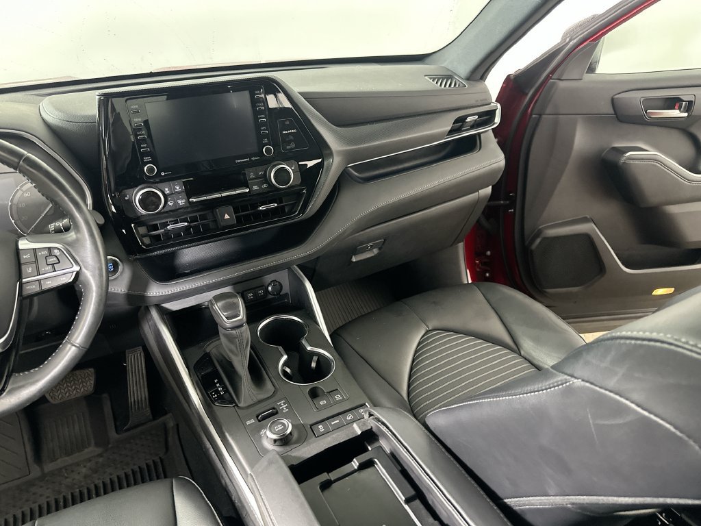 Used 2021 Toyota Highlander XSE AWD/4WD image 22