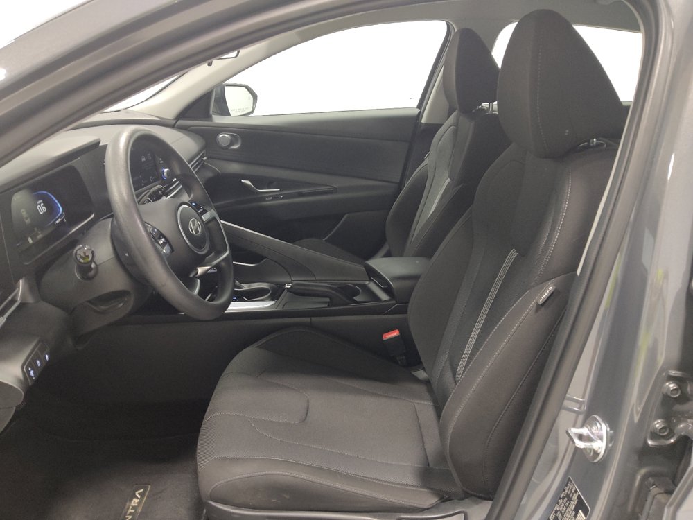Used 2025 Hyundai Elantra SE FWD image 17