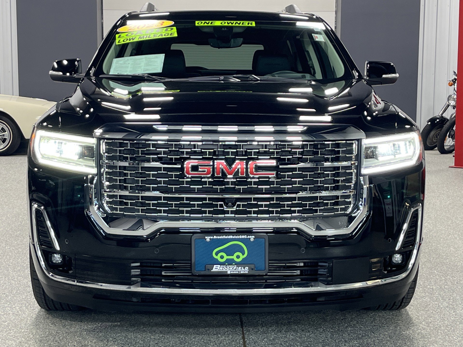 Certified 2023 GMC Acadia Denali w/ Black Diamond Edition AWD/4WD image 8