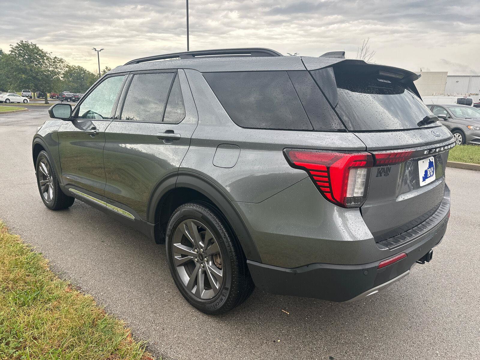 Used 2025 Ford Explorer Active w/ Active Comfort Package AWD/4WD image 13