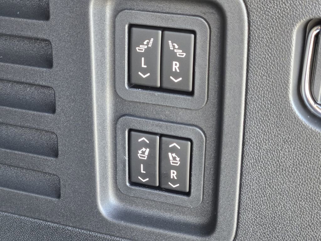 New 2026 GMC Acadia Denali Ultimate w/ LPO, Floor Liner Package AWD/4WD image 12